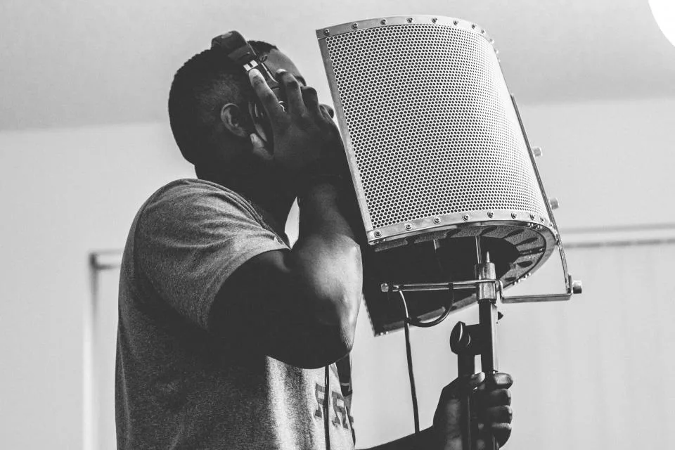 studio microphone headphones