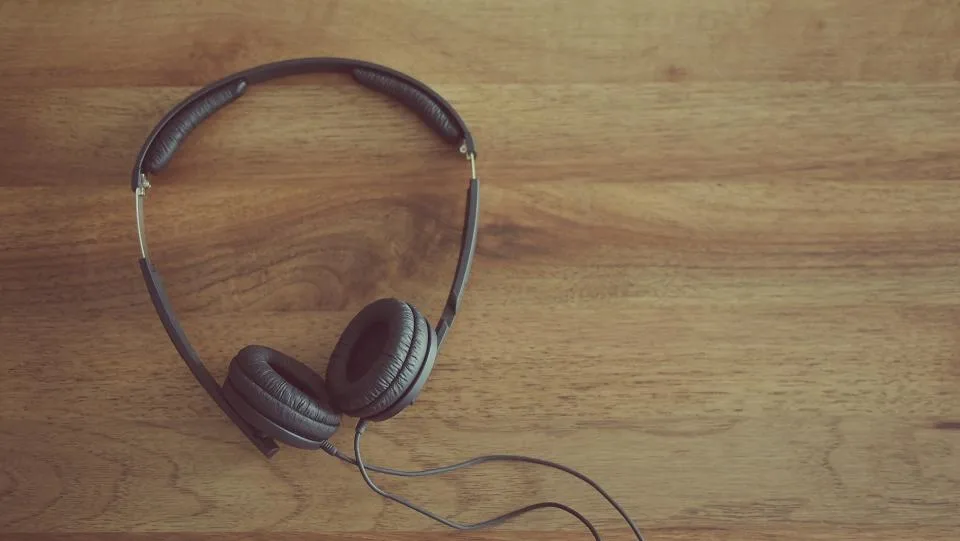 headphones desk